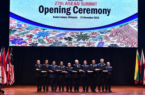 Премьер Вьетнама принял участие в церемонии открытия 27-го саммита АСЕАН - ảnh 1